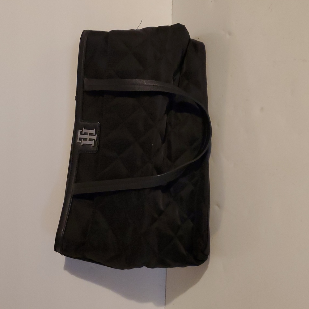 Tommy Hilfiger Elegant Black Quilted Bag